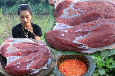 Amazing cooking beef salad recipe with chili - Amazing video