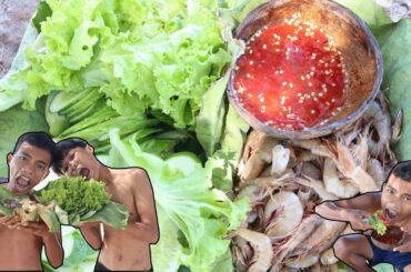 Primitive Technology NK Eating fresh shrimp and vegetables with chili fish sauce.