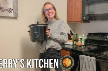 SIMPLE CROCKPOT CHILI RECIPE || Kerry's Kitchen