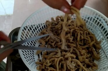 Cooking Hot Spicy Chicken Intestine Chili Recipe