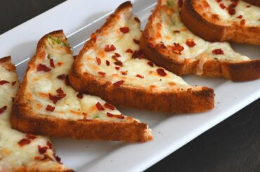 Chili Cheese Toast | Quick Breakfast Recipe | 1 Minute Recipe | Tasty Foods | #shorts