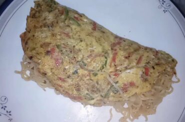 Noddle omelette recipe, Quick And Easy Breakfast Racipy (Punjabian Chili food)