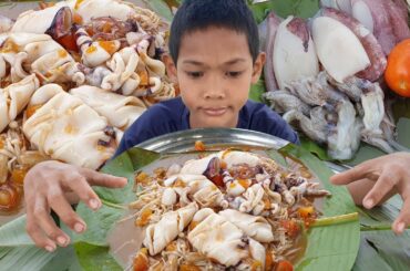 Eating delicious - Cooking Squid curry with Spicy Chili
