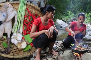 Yummy Duck spicy cooking with Chili for Eating delicious in forest - My Natural Food ep 104