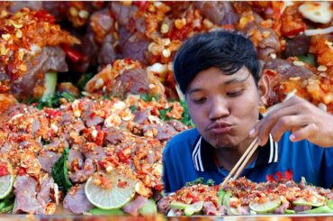 Raw Beaf and Kale eating with Very Hot Spicy Chili Sauce Recipe #EP16