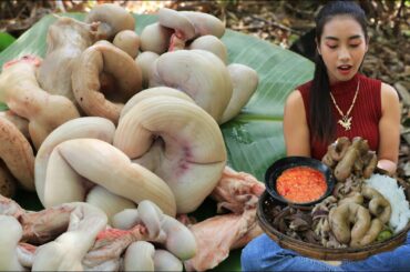 Amazing cooking intestine pork with chili sauce recipe - Amazing video