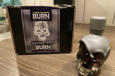 Got this as a gratitude gift from a friend... At least someone in this world knows the real me ;-) Also - it is sooo nice to get a break from all the vinegar stuff out there (I generally prefer fresh chilis over extracts).
