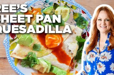 Ree Drummond's Chicken Chili Sheet Pan Quesadilla | The Pioneer Woman | Food Network
