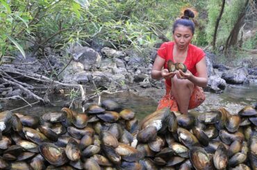 Survival skills: Found shells in the River for Food - Cooking shells, chili Tasty eating delicious