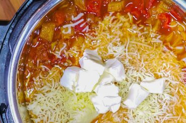 CREAMY QUESO INSTAPOT CHILI (VEGETARIAN) | EASY DINNER RECIPE