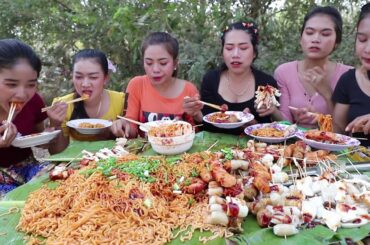 Amazing Cooking Noodle Chili with Meatball and Hot Dog Recipe