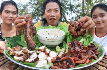 Yummy cooking intestine and pork grilled recipe with chili sauce