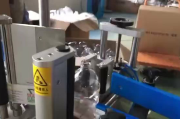 Round bottle positioning Labeling Machine is strong adaptability and widely used ,It is mainly for the different round bottle of the different specification of the food ,medical ,chemical industries etc .