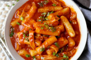 Spicy Korean rice cakes is chewy, sweet and spicy