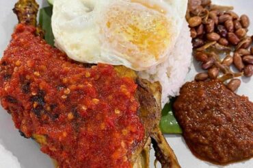 Today I tried Nasi Lemak Ayam Taliwang. Nasi Lemak is a SE Asian dish of fragrant rice along with egg, crispy anchovies, peanuts, and sambal. This one is served with Ayam Taliwang, marinated grilled chicken slathered in a super spicy sauce. This dish was even spicier than I thought it would be.