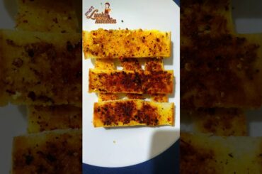 Chilli Garlic Breadsticks Recipe | Chilli Garlic Toast Sticks | 5 Minute Recipe | #shorts