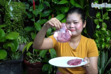 How to fry pork and chicken eggs with baby corn and chili recipe /  Cooking with Davann