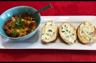 Vegetarian Chili with Garlic Butter Baguette / Quick and Easy Protein Rich Vegetarian Chili Recipe