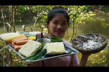 Yummy Chilli Noodle With Hot Dogs, Prawns & Octopus | Noodle Seafoods Recipe