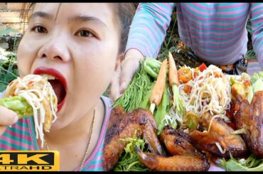 Delicious Food ! Amazing Cooking chicken wing papaya salad with fresh noodle and hot chili recipe