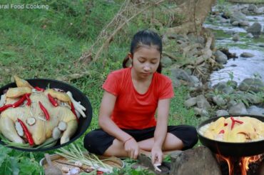 Survival in the rainforest: Eating Delicious - chicken soup, spicy chili soup For lunch