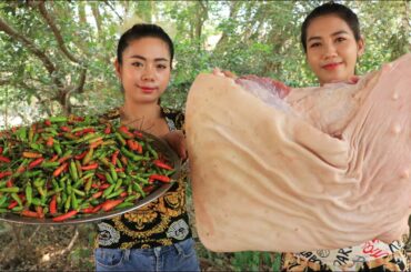 Cooking pork crispy with green chili and potato soup recipe