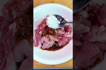 Stir-fried pork with chili, spicy and delicious, yummy cooking