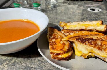 Spicy tomato soup with grilled cheese