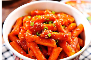 Tteokbokki(Spicy rice cake) - No.1 Korean Street Food- what kind of street food you must eat in Korea!