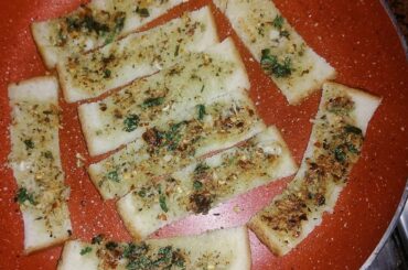 Chilli Garlic Breadsticks Recipe with left over sandwich bread slices| Chilli Garlic Toast Sticks.
