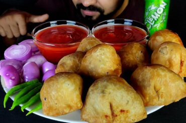 EATING CRISPY SINGARA/ SAMOSA with HOT TOMATO SAUCE, CHILI, ONION & CLEMON ASMR MUKBANG| #LiveToEATT