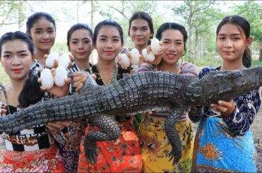Wow amazing cooking crocodile with egg grilled with chili sauce recipe - Amazing video