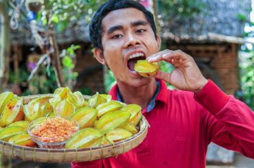Wow! Ah Kren Eating Star Fruit With Super Spicy Chili Salt Very Delicious Mouth Watering