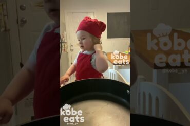 CHEF KOBE HELPS MOMMA MAKE CHILI DOGS!