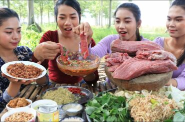 Tasty beef raw with chili sauce recipe - Cooking and Eating
