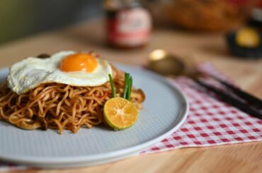 Natural Instant Noodle with Toh's Daily Chili Garlic (Extra Spicy Recipe)