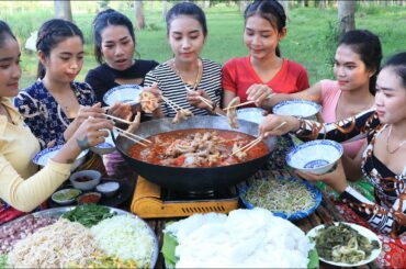 Amazing cooking soup chili with chicken feet and noodle recipe - Amazing video