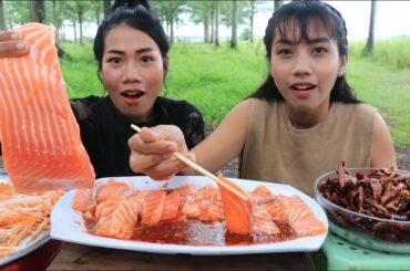 Tasty salmon fish with chili sauce recipe - Eating salmon fish