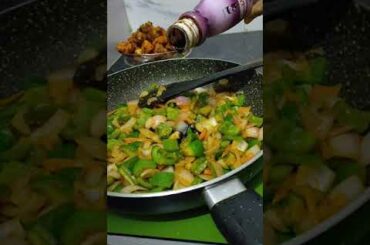 spicy chicken chilli with veg chowmin easy recipe.