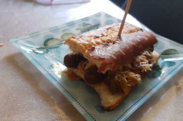 Improvised spicy hot dog for when you feel down (recipe in the comments)