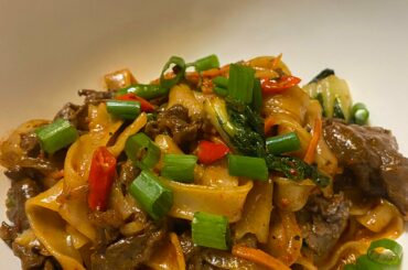 [homemade] Spicy stir fried beef bulgogi noodles made with gochujang, gochugaru, and Thai chili peppers