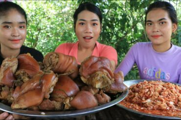 Cooking pork leg curry with cabbage salad with chili recipe - Amazing cooking