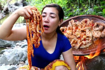 Cooking Pig intestine spicy chili for lunch in forest eating delicious