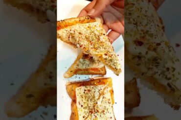 Quick cheese chilli toast recipe | #shorts #TakaTakRecipes #youtubeshorts