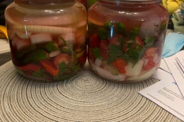 New experiment in the works. It’s a long list so here we go. Sweet Maui onion. Asian pear. Strawberries. Yellow dragon fruit. Daikon radish. Shishito peppers. Reapers. Ghosts. Cilantro. Dill. Beets. Garlic. Last but not least a sprig of lemon grass per jar(which will be removed before blending)