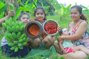 Very Yummy Harvest Banana to Eat With Salty Chili and Giving Breastfeeding to Baby Sophea Leakhena