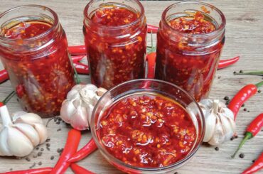 Easy Homemade Chili Garlic Sauce Recipe