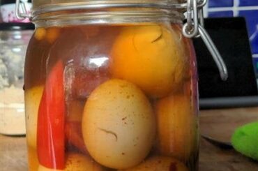 Chilli pickled eggs