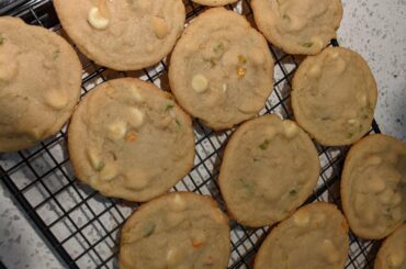 Habanaro and white chocolate chip cookies