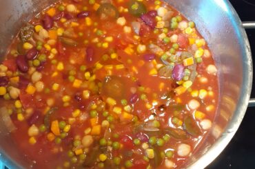 As requested recently: Noodle-free content. Chili sin carne with a bunch of Jalapenos. Absolutely nothing special, but quite tasty.